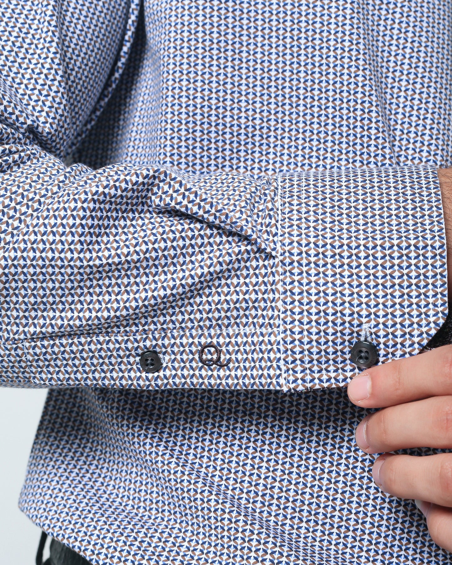 Quieti Modern Fit, Blue Brown Geo Print, Long Sleeve Knit Shirt in Woven style